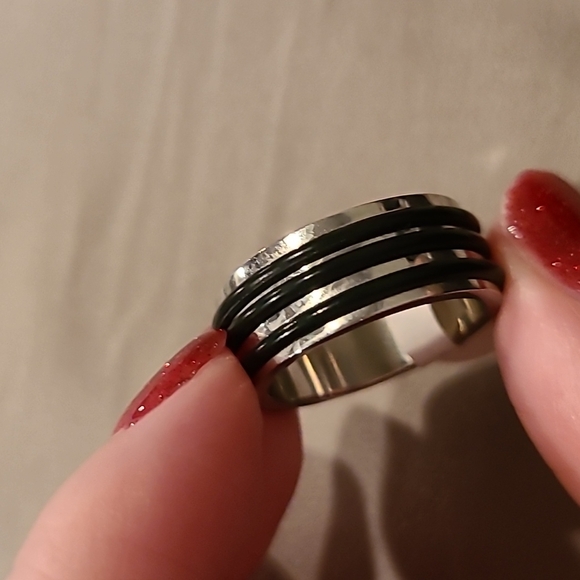 Black and silver stainless steel ring - Picture 6 of 7